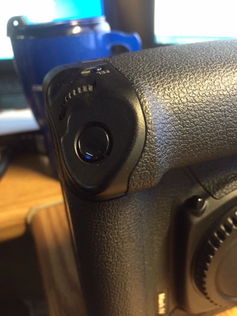 IMAGE: http://i864.photobucket.com/albums/ab204/simonchan/Cam_Bottom_Vertical_Shutter_Button.jpg