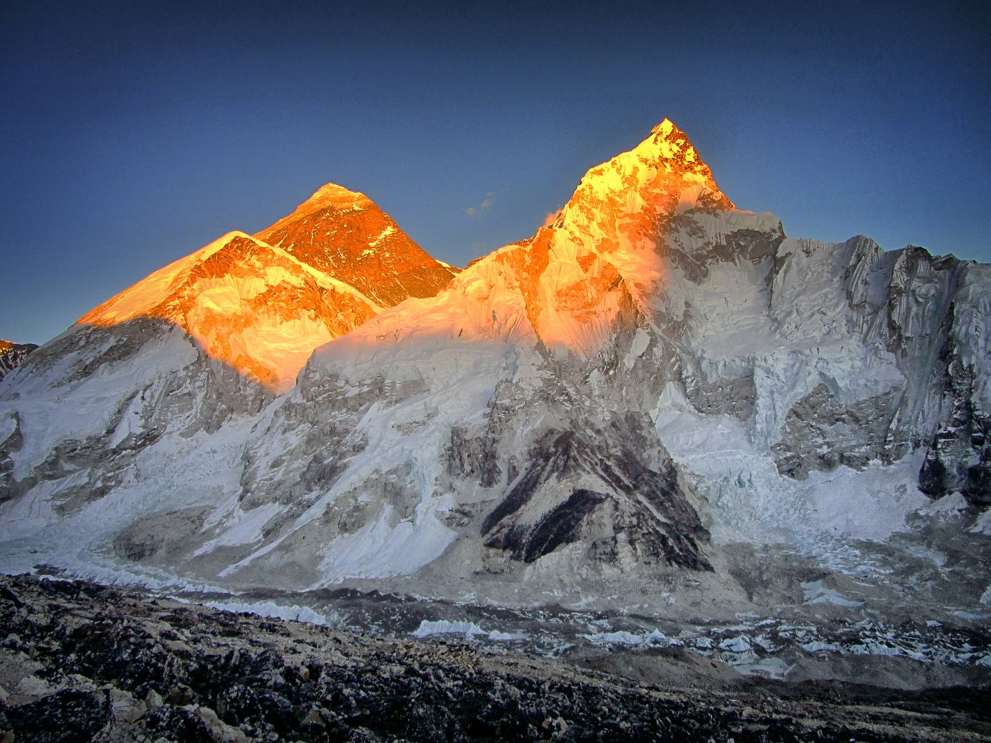 Mount-Everest-Gold-summit_zps2be7134d.jpg