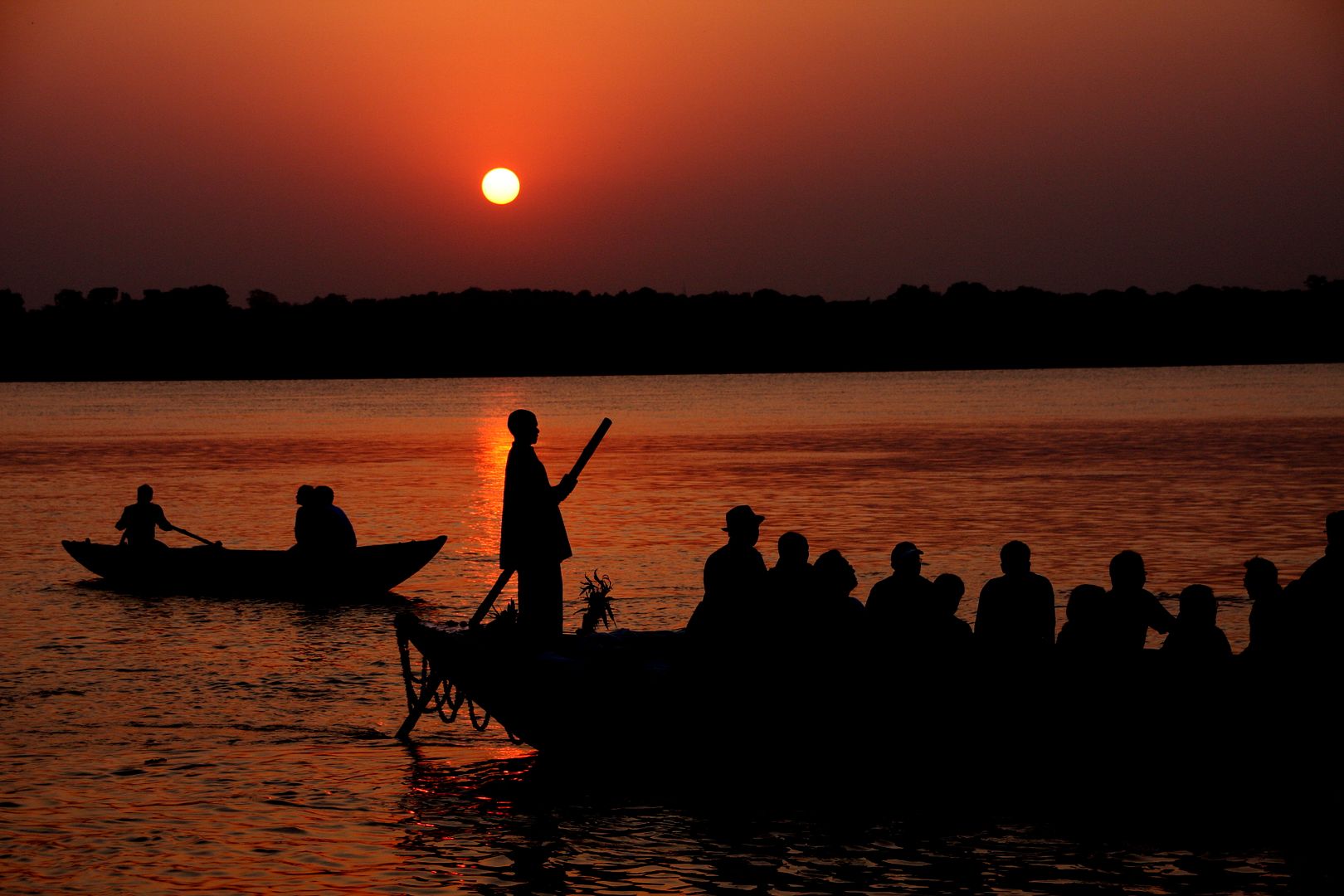 Boat_ride_at_Sunrise_on_the_Ganges_Varanasi_zpsf57d9532.jpg