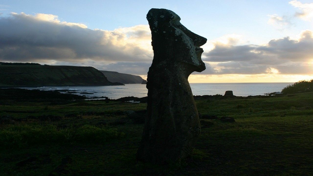 moai-on-easter-island-chile-nature-photography-wallpaper-1280x720_zps59095de2.jpg