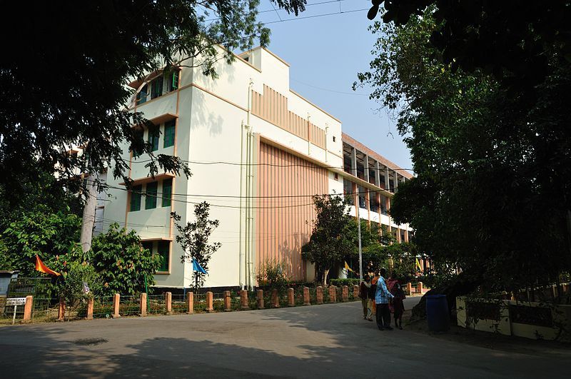 800px-Ramakrishna_Mission_Residential_College_-_Narendrapur_-_Kolkata_2012-01-21_8456_zpsrcuogstu.jpg