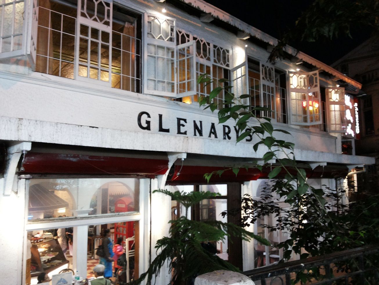 famous-tea-shop-glenarys-at-darjeeling-mall-road_zpsv4jsplfk.jpg