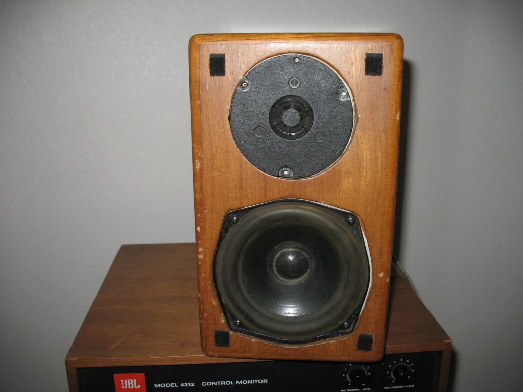 speakers004.jpg
